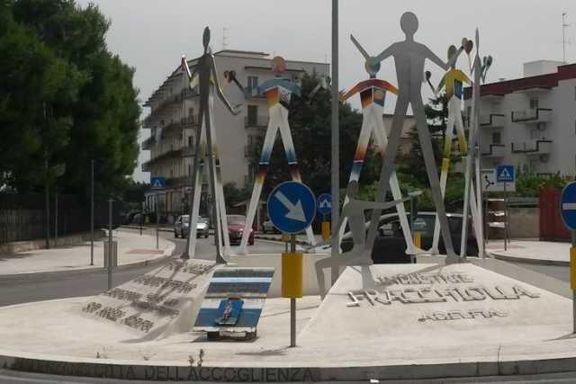 Mosaici e sculture: a Valenzano le rotatorie diventano artistiche